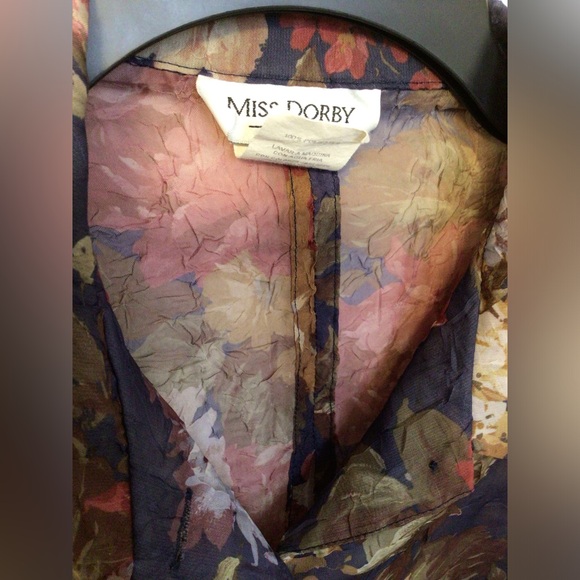 Miss Dorby floral button down blouse with back slit and button detail size 12 - Picture 4 of 9